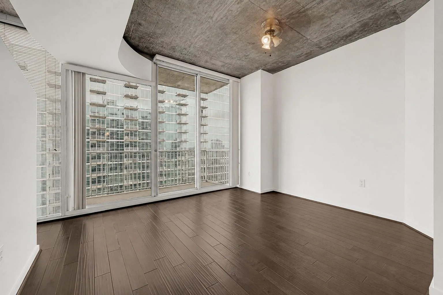 1 bed, 1.5 bath, 767 sqft, $1,999 — Photo 1