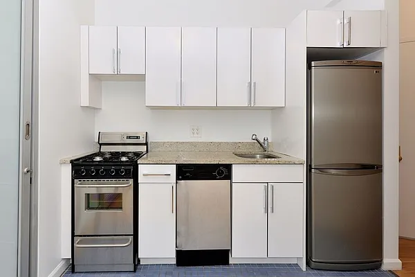 Rented by Aether Property Group | media 10