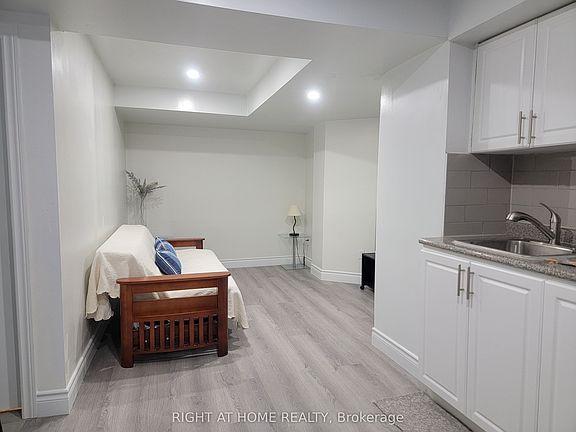 5th image of 70 Lipton Cres #Basement