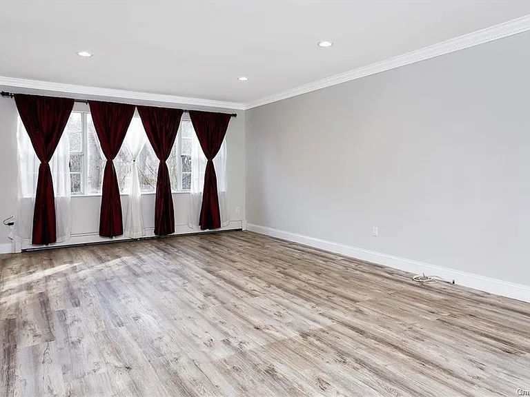 2185 Sultana Dr — Photo 17