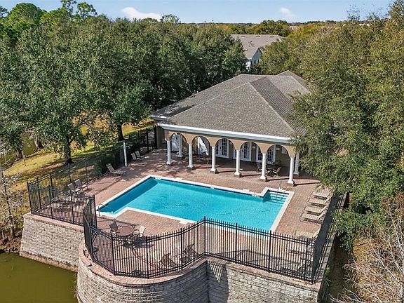 3rd image of 6071 Strada Isle Way