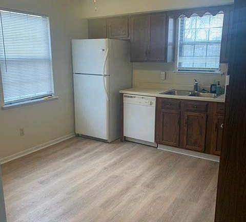 4th image of 306 NE Timbercreek Ct