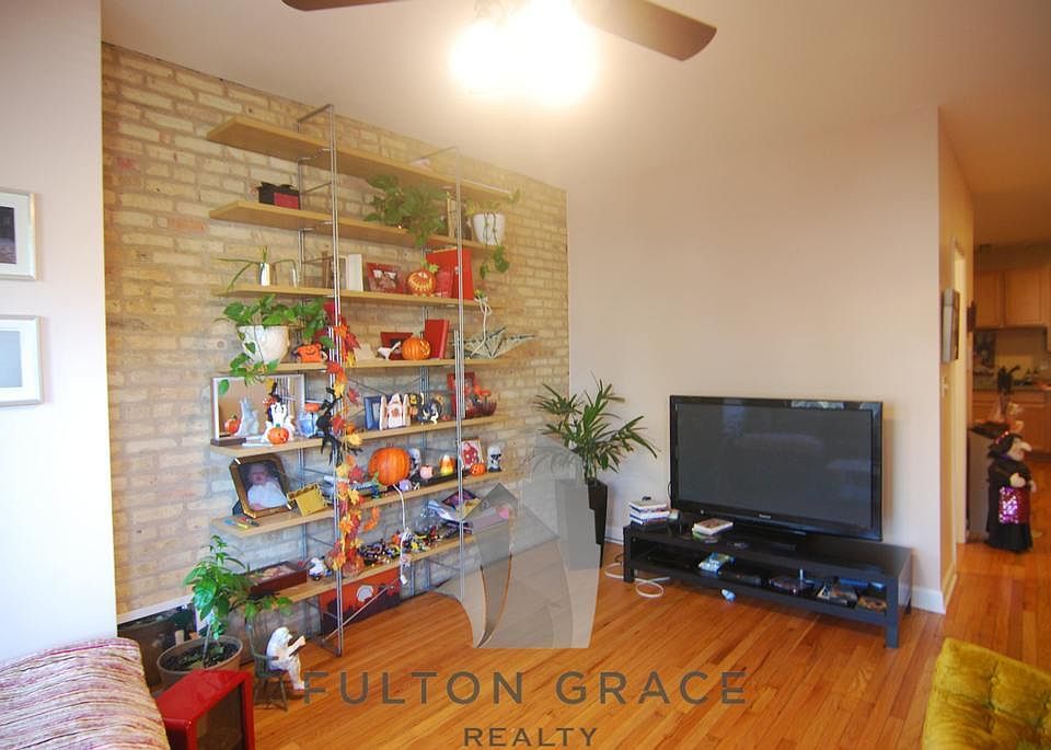 1st image of 2623 N California Ave #2