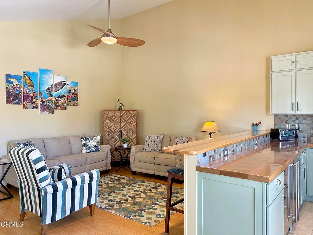 3 bed, 2.0 bath, 1366 sqft, $4,200 — Photo 4
