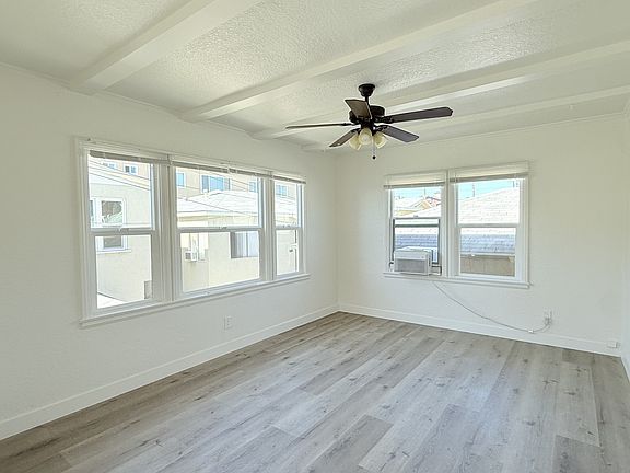 3rd image of 4021 Iowa St