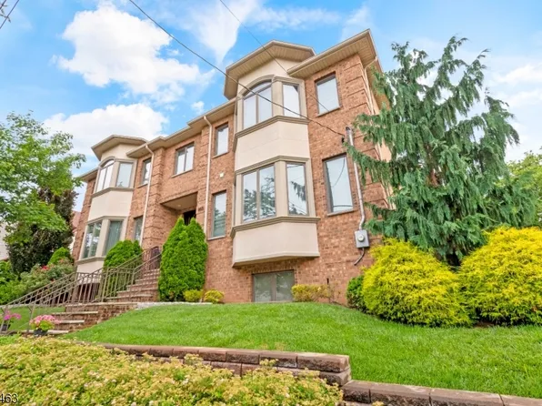 865 Lancaster Rd, Ridgefield Boro, NJ 07657