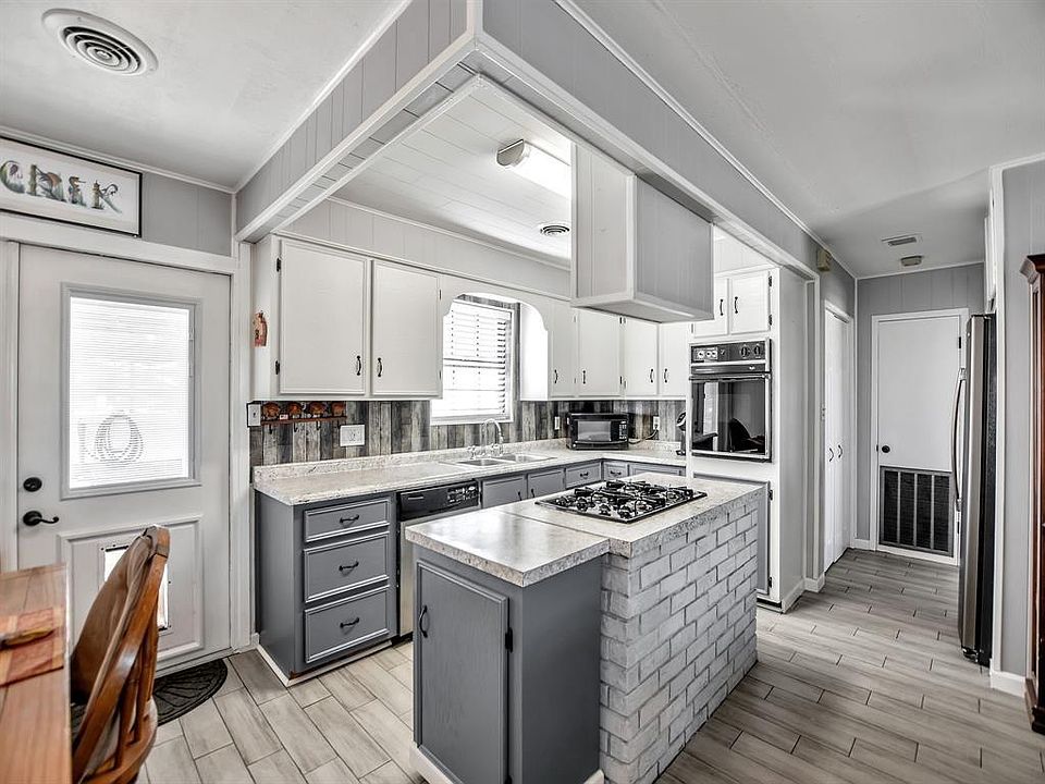 1st image of 306 Lakeshore N