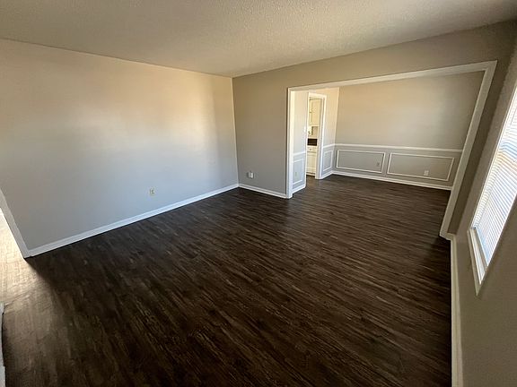 2nd image of 3739 Village Oak Cv