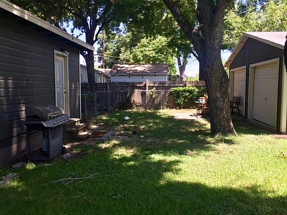 3rd image of 7011 Saint Johns Cir