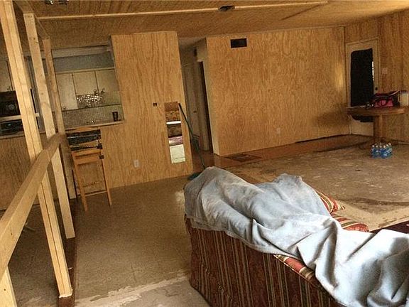 4th image of 204 Wake Dr