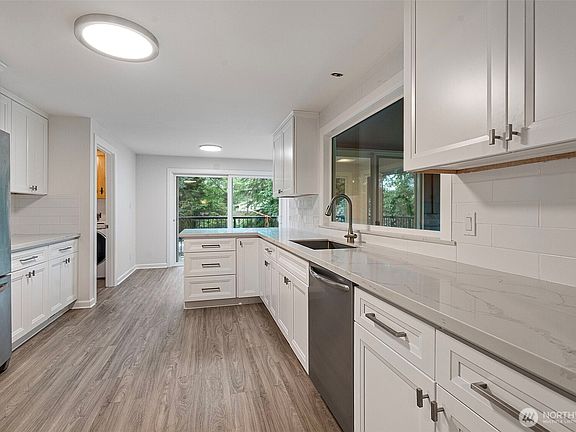 5th image of 11517 34th Street E