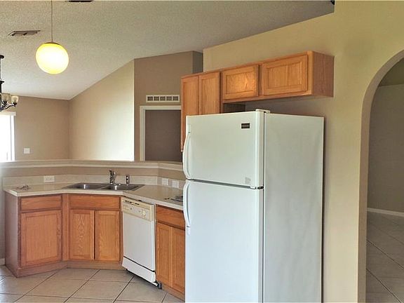 3rd image of 257 McKay Blvd