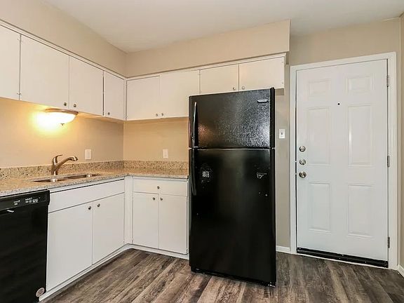 4th image of 2211 Lavern St APT B