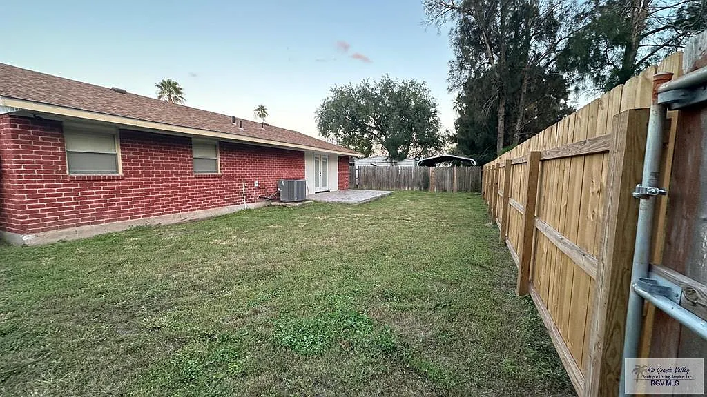 4 bed, 3.0 bath, 1882 sqft, $2,450 — Photo 3