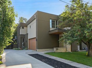 3926 S 9th St SW, Calgary, AB T2T 3E2