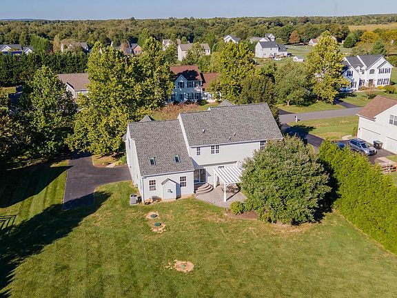 4th image of 8 Chancellorsville Cir