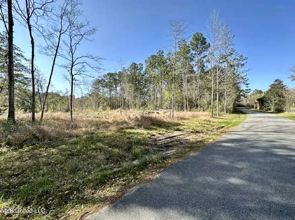 Roxanne St, Gautier, MS 39553