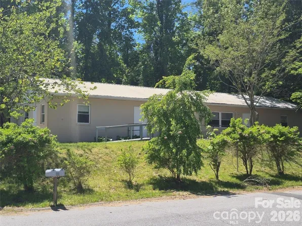 1745 Meadowbrook Ter, Hendersonville, NC 28791