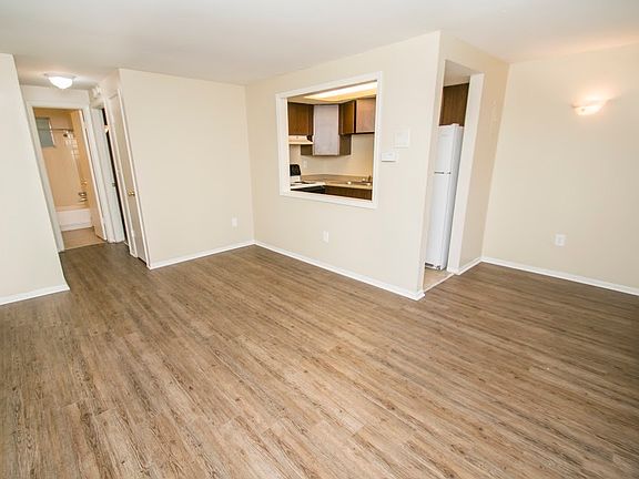 3rd image of 2424 S York St APT 206
