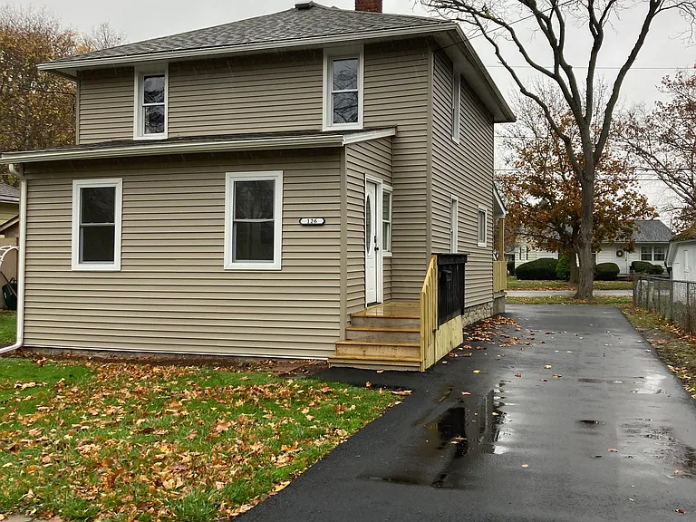 126 Myrtle St — Photo 1