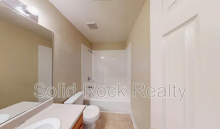 4960 Universal Hts — Photo 13