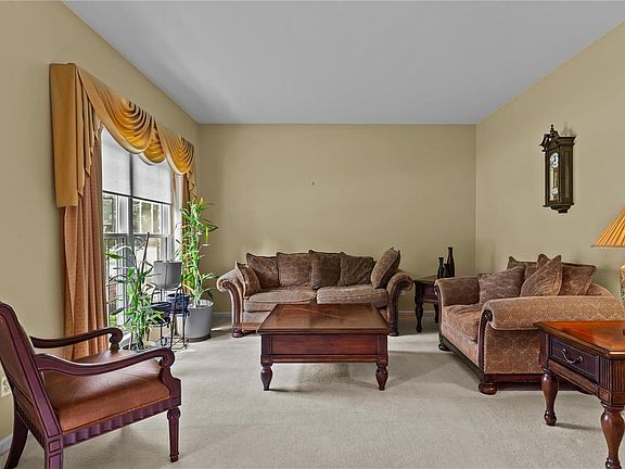 5th image of 13113 Bellerive Farm Dr