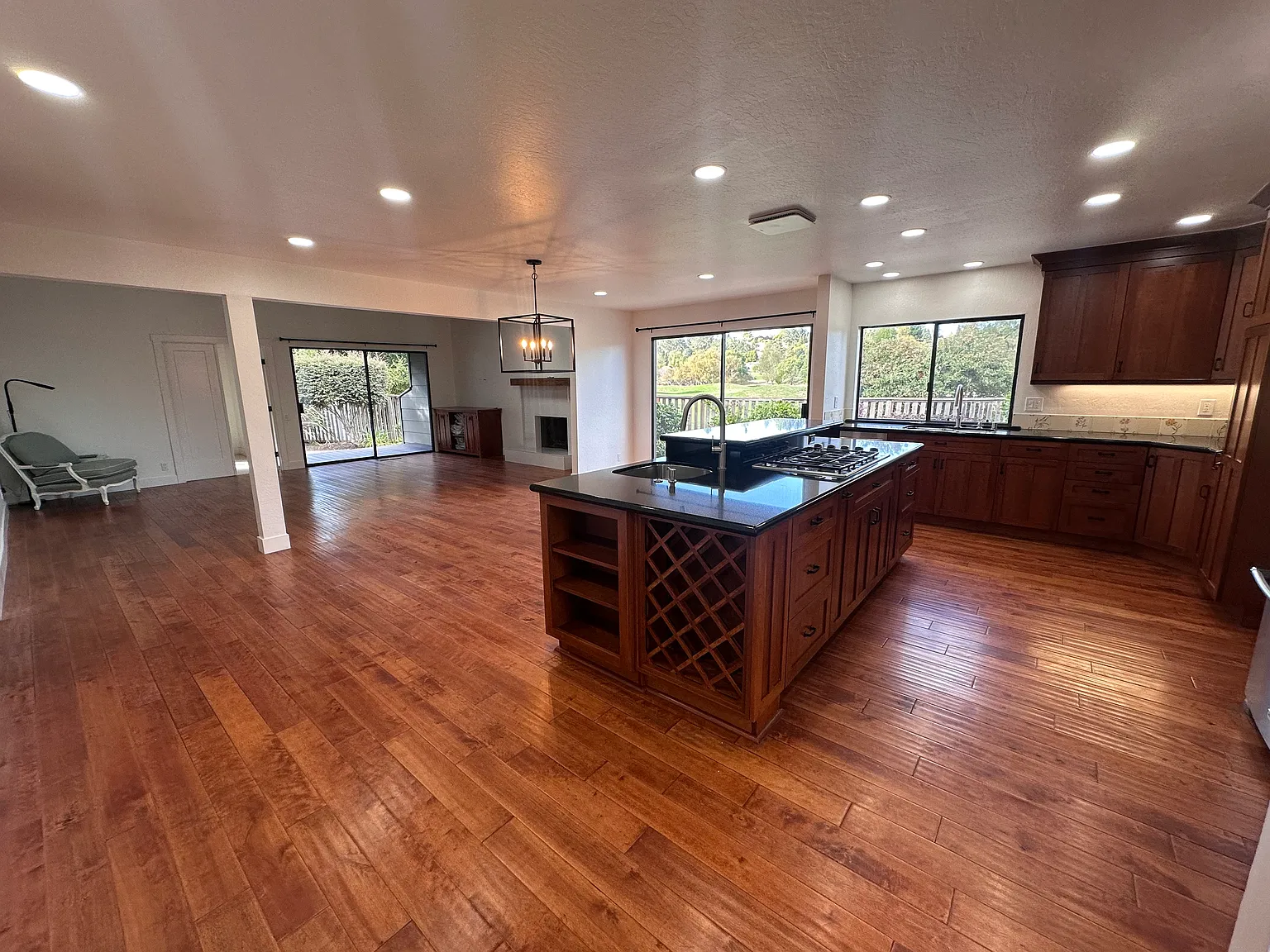 3 bed, 1552 sqft, $7,500 — Photo 3