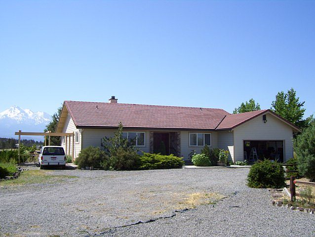 1st image of 1007 NE Leslie Ln