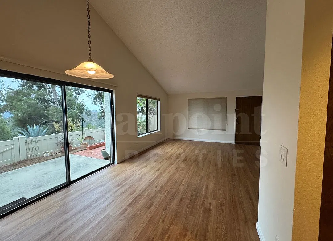 3 bed, 1056 sqft, $3,295 — Photo 3