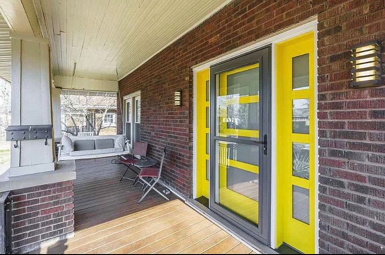 1st image of 913 Aurora Ave