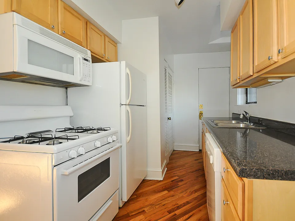 734-42 W. Oakdale