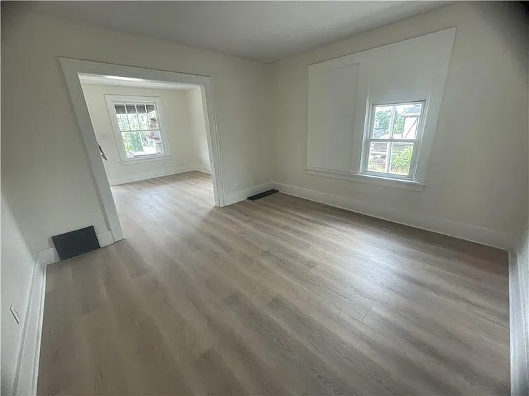1439 Maryland Ave — Photo 23
