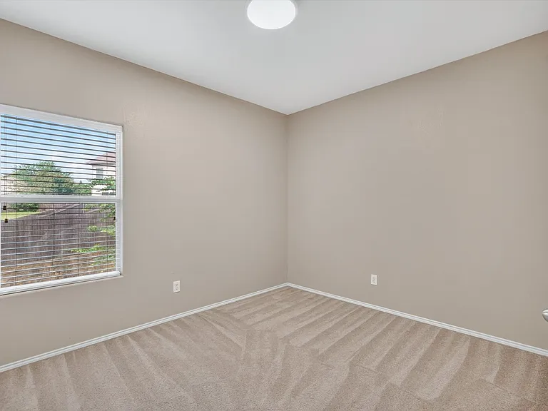 7401 Cowhand Ct — Photo 22