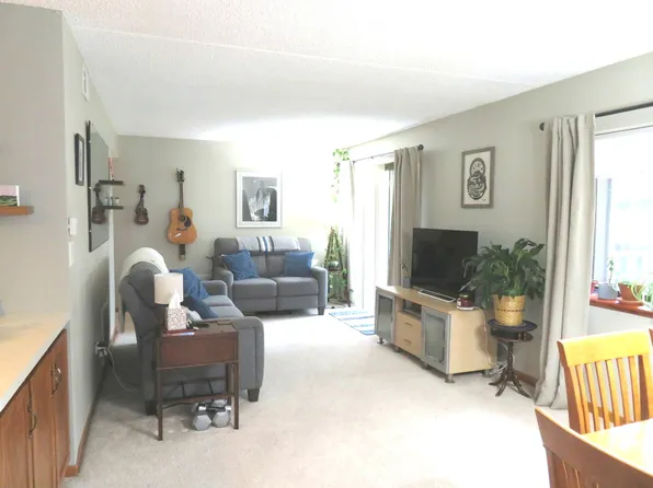 101 Caterpillar Dr APT 2C, Joliet, IL 60436