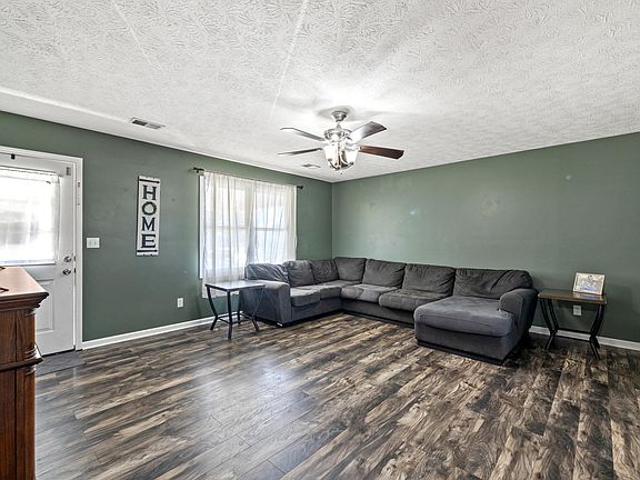 4th image of 29 Watkins Ave