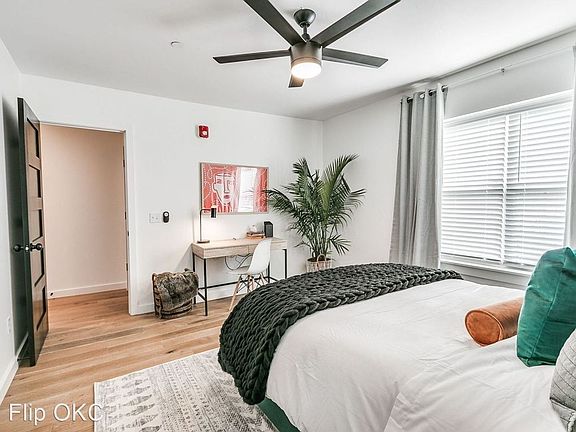 2nd image of 808 NW 23rd St #4