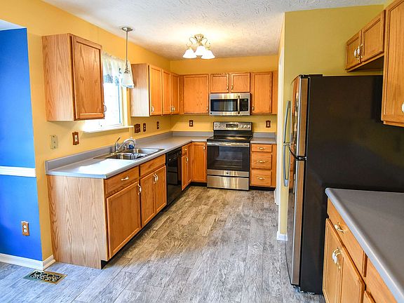 3rd image of 1209 Brookstone Dr