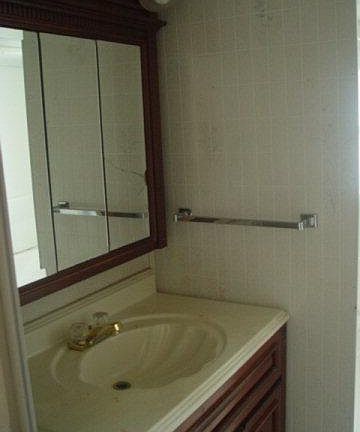 4th image of 236 E Arlington St