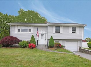 10 Pocono Rd, Middletown, RI 02842