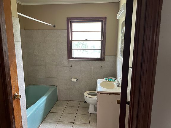 4th image of 3232 Pasadena Dr