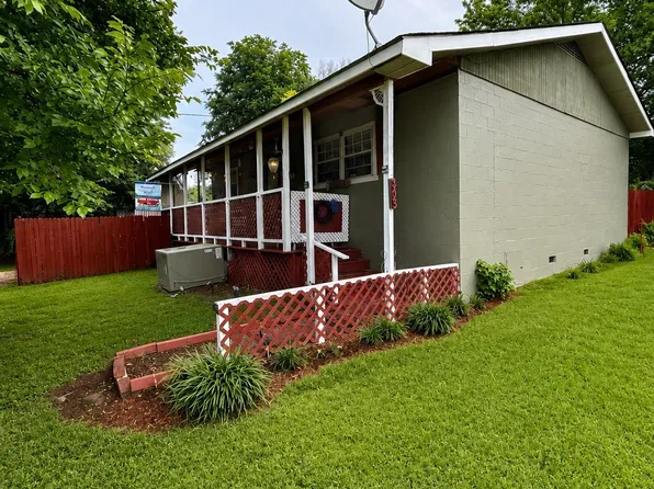 305 E Highland Ave, Wister, OK 74966
