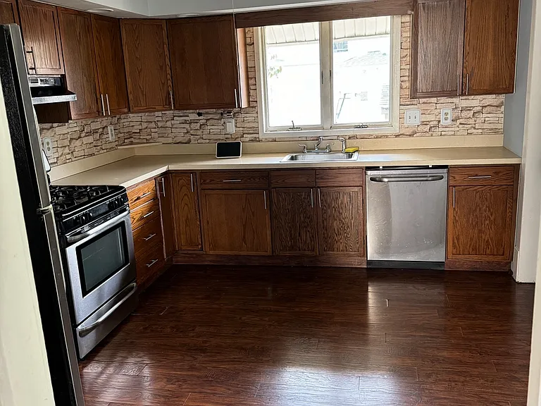 45 Henry Ave — Photo 5