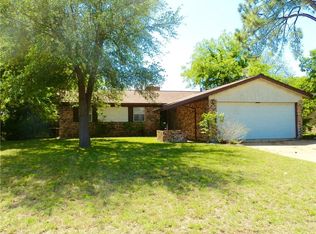 220 Collins Dr, Burleson, TX 76028