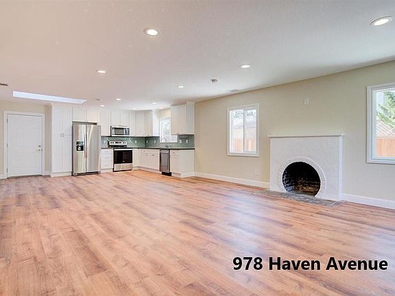 4th image of 978 Haven Ave