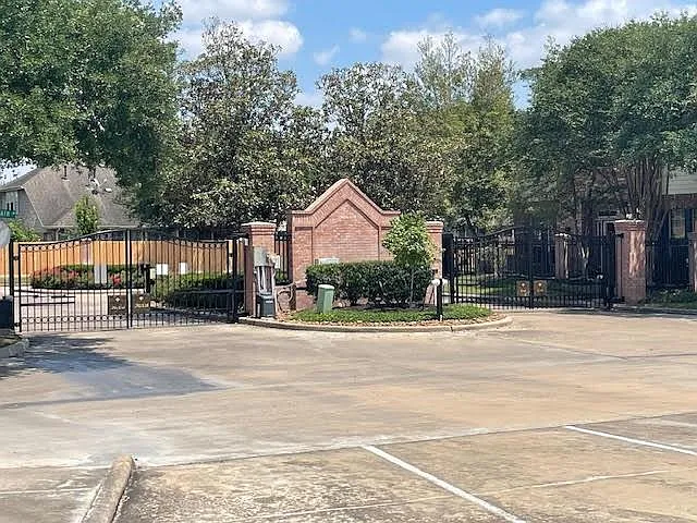 2726 Misty Heath Ln — Photo 35