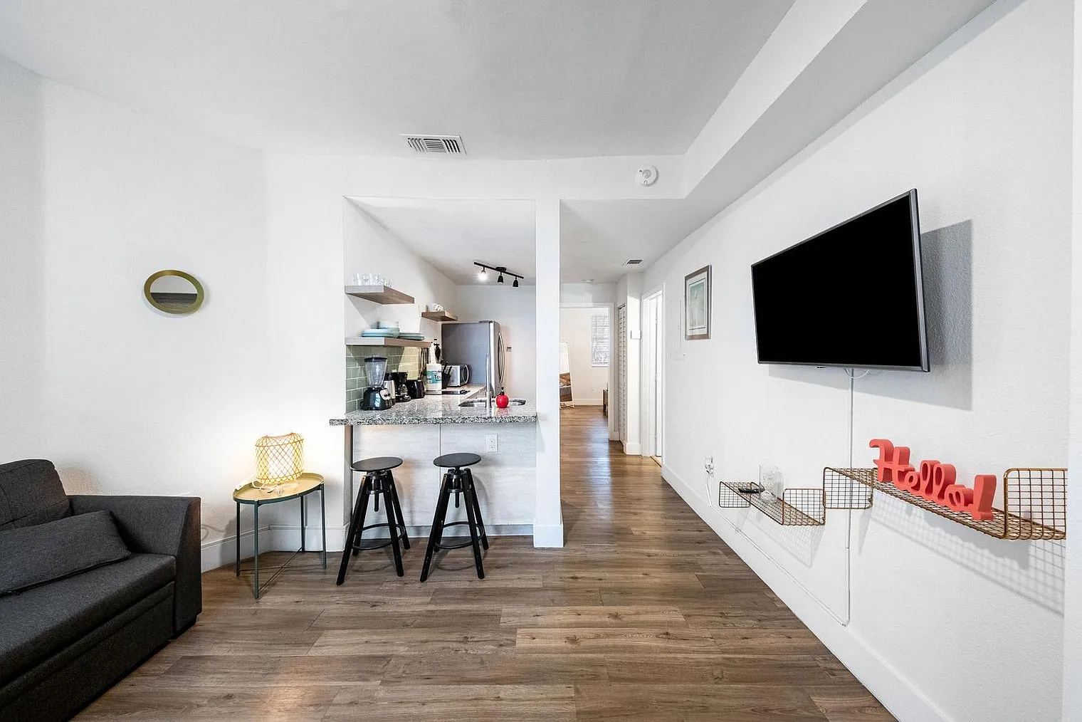 1 bed, 1.0 bath, 495 sqft, $3,993 — Photo 2