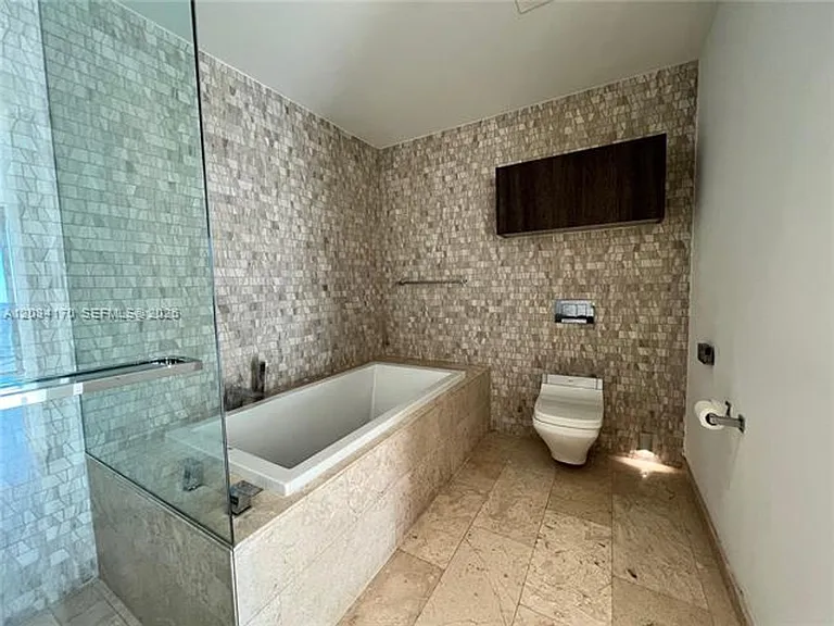 68 SE 6th St #3308 — Photo 16