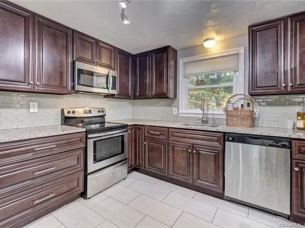 9 Kennedy Drive, Enfield, CT 06082