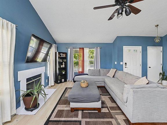 4th image of 6109 Woodsboro Dr