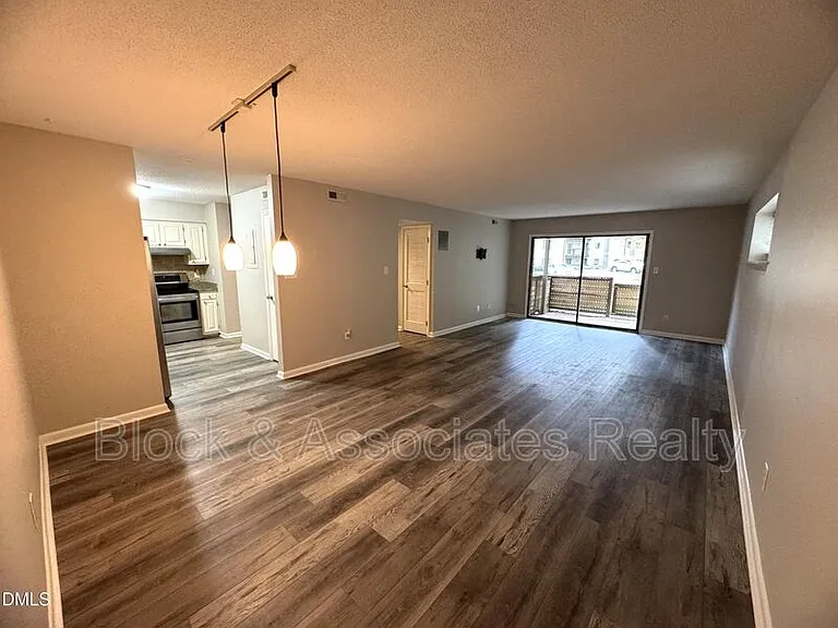 533 Pine Ridge Pl — Photo 9
